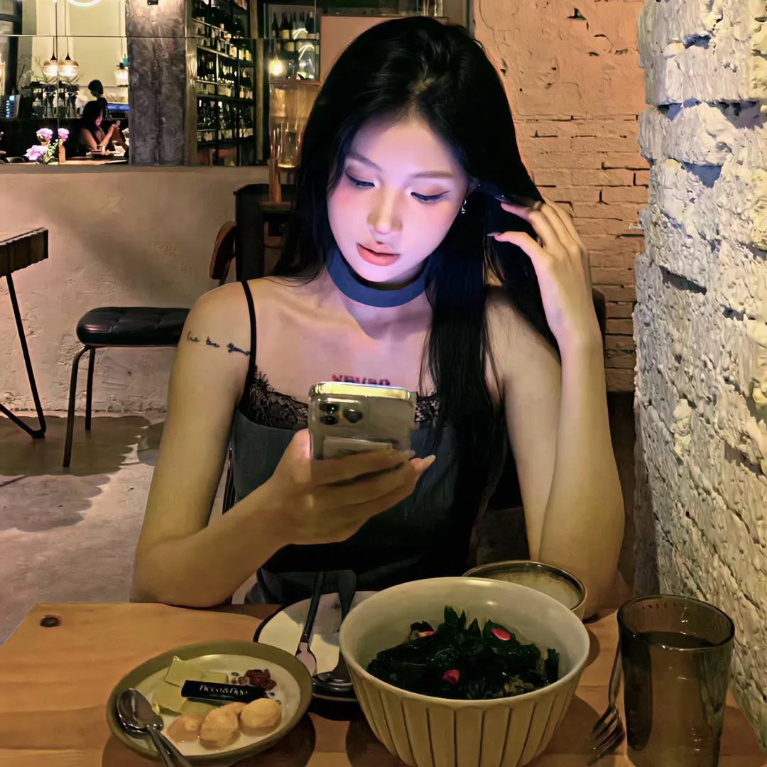 踮起脚尖靠近你